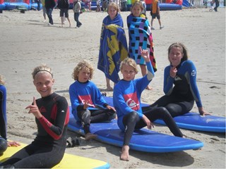 Ook Lois en Daphne gaan surfen