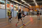 Liara serveert de eerste bal