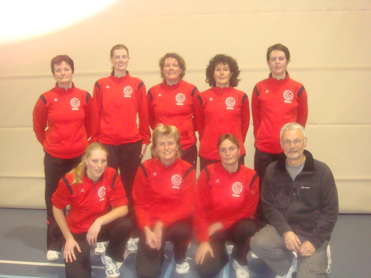 Dinto D2 oppermachtig tegen Simokos 2