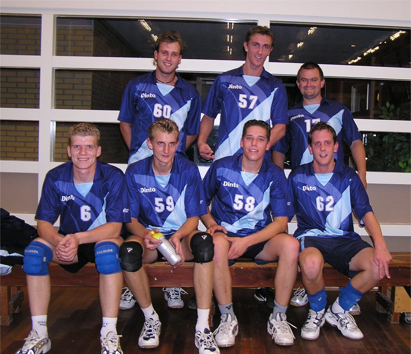 Dinto heren 5 krijgt klop in eigen huis !