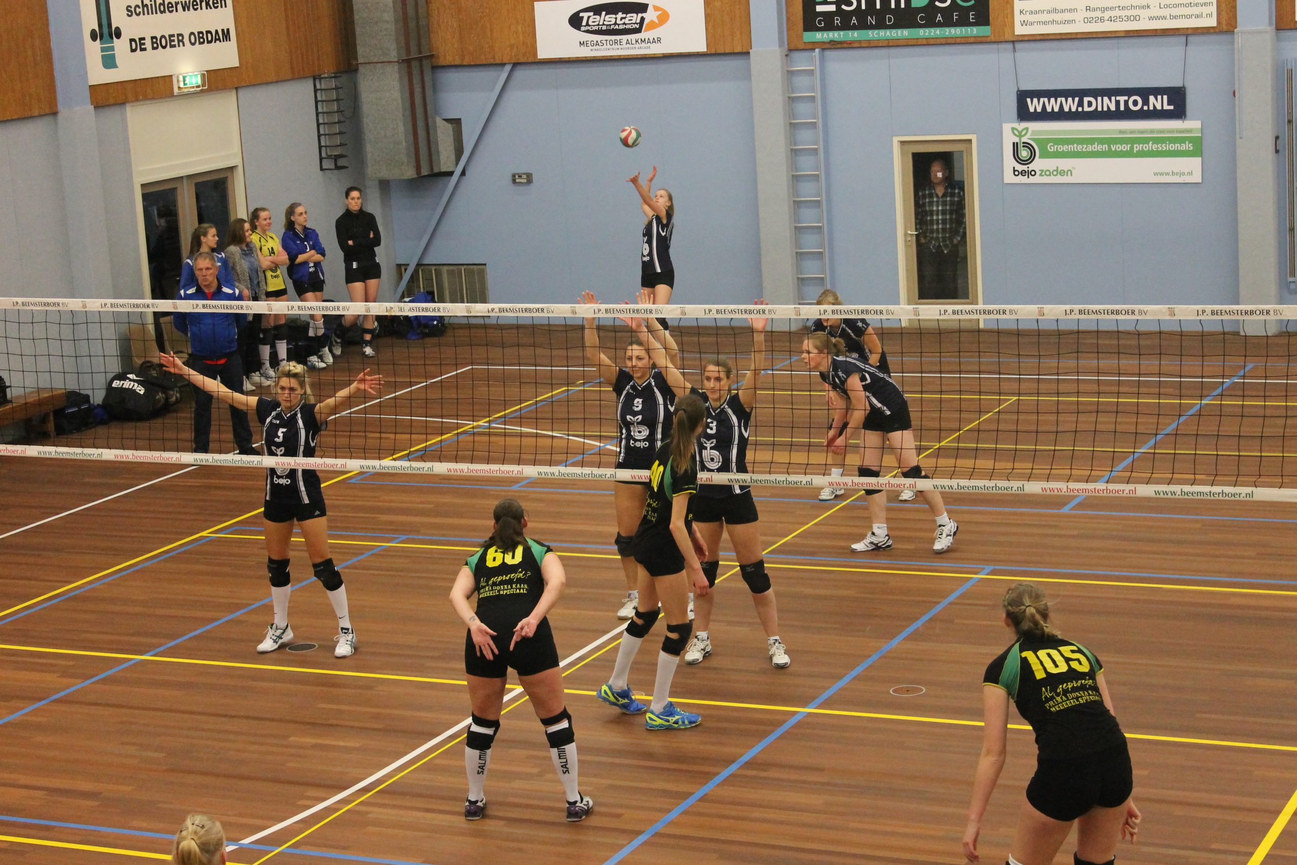 Dinto dames winnen na spectaculaire wedstrijd van Huizen