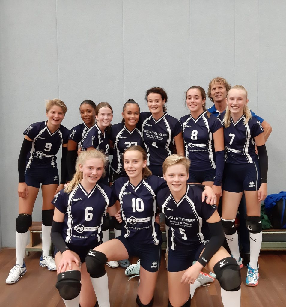 Dames 6 wint van The Serve met 3-1