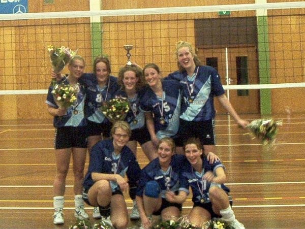 Dinto dames 4 kampioen in kersvers tenue